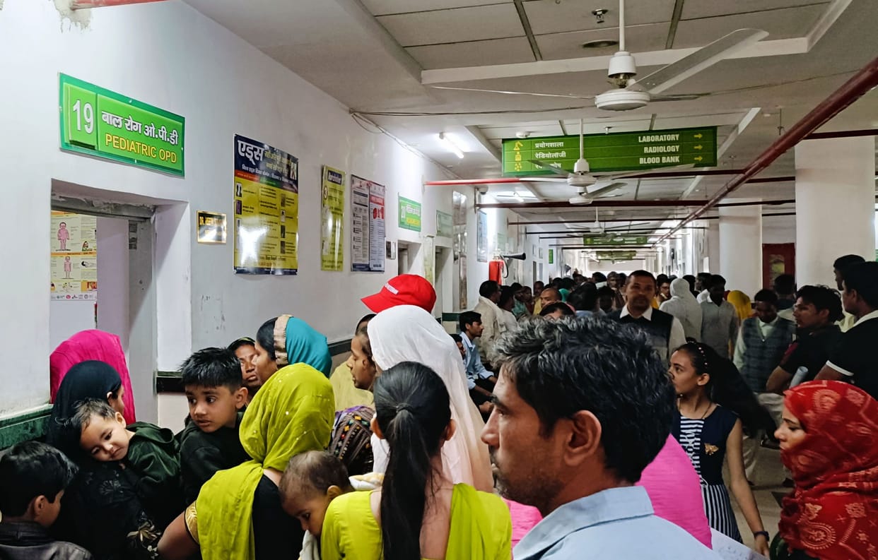 Patients are suffocating due to humidity in OPD of District Civil Hospital