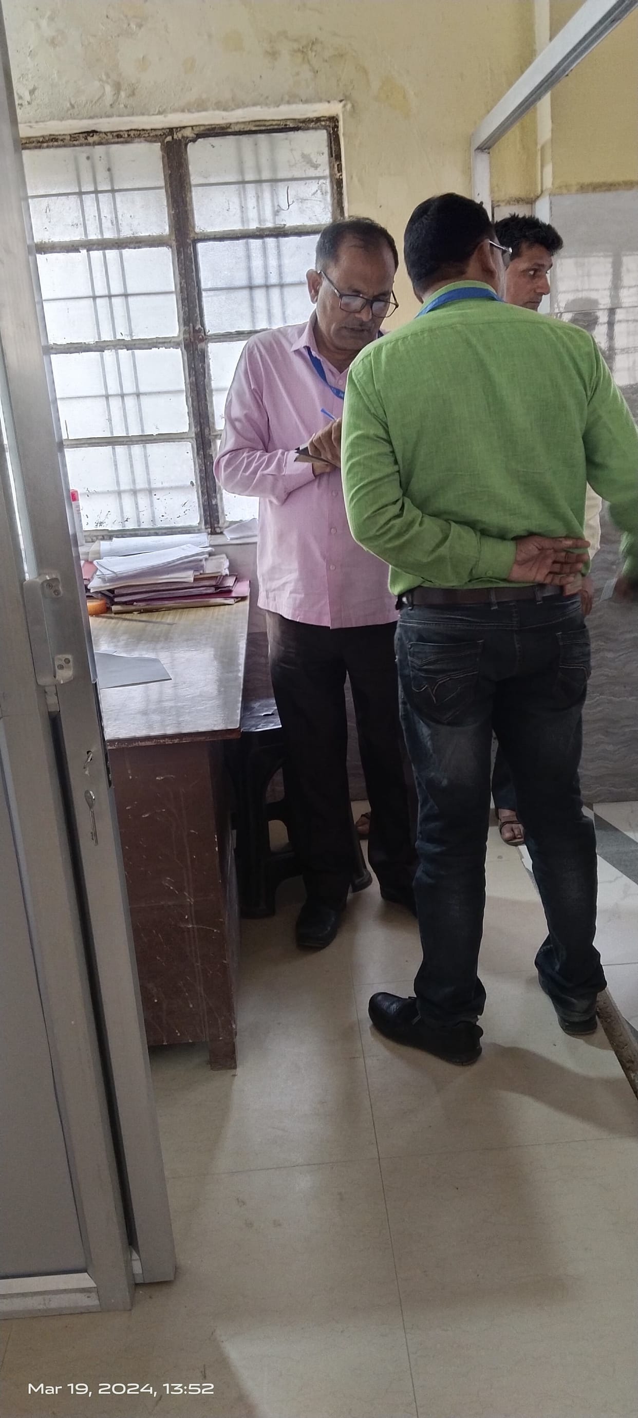 vigilence team reached salempur tehsil