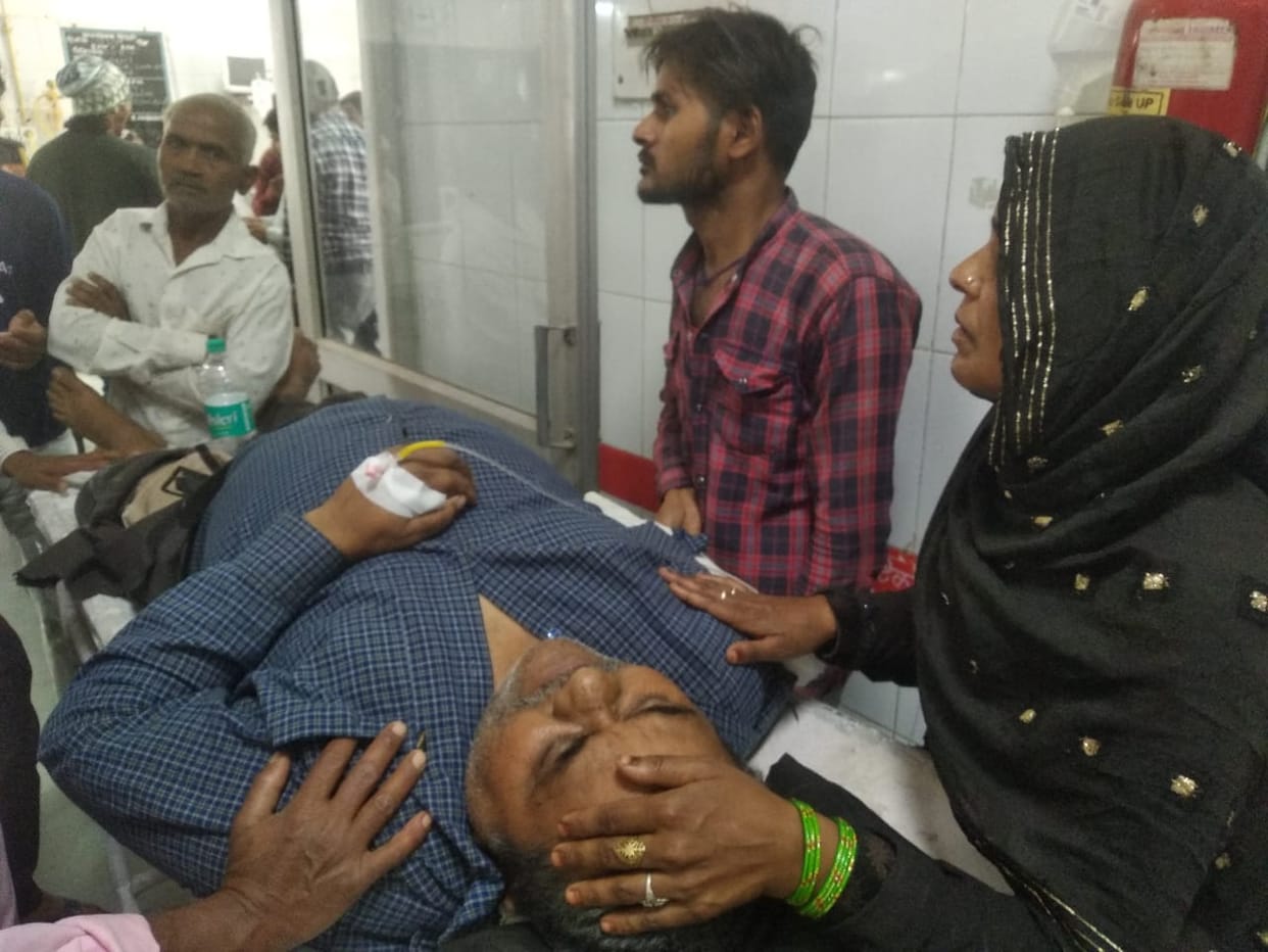Ten people injured in collision between truck and van on Kant-Jalalabad road