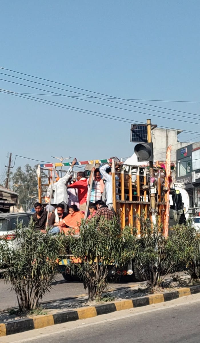 Fourth day of Madi Holi fair... Twenty five thousand devotees arrived, ceremony of offering Nishan Sahib will be held on 25th