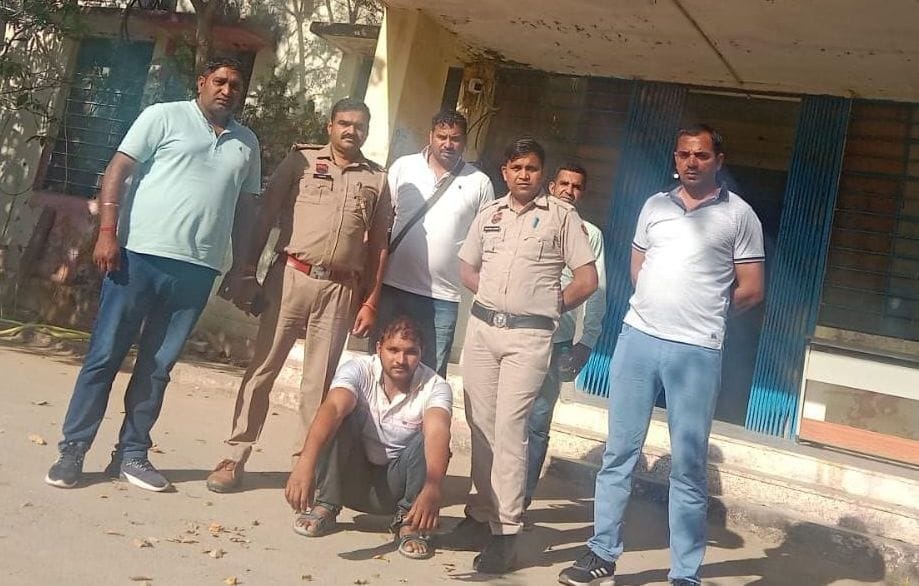 Two murderers with a reward of Rs 5,000 each arrested from the court premises