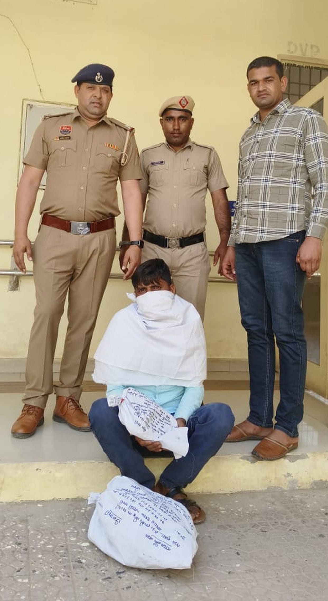 Dadri CI seized one kilo of opium