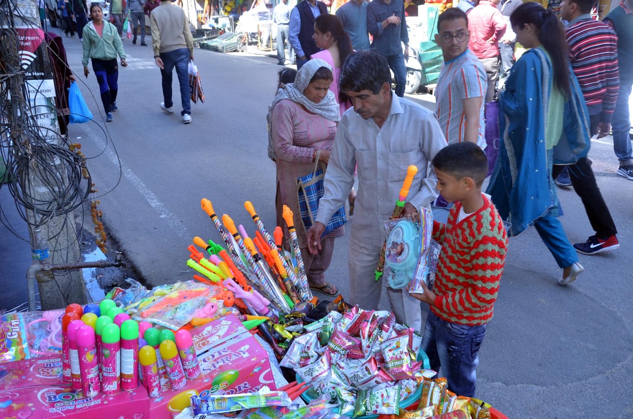 Holi festival will be colorful with colors made from Keshu flowers
