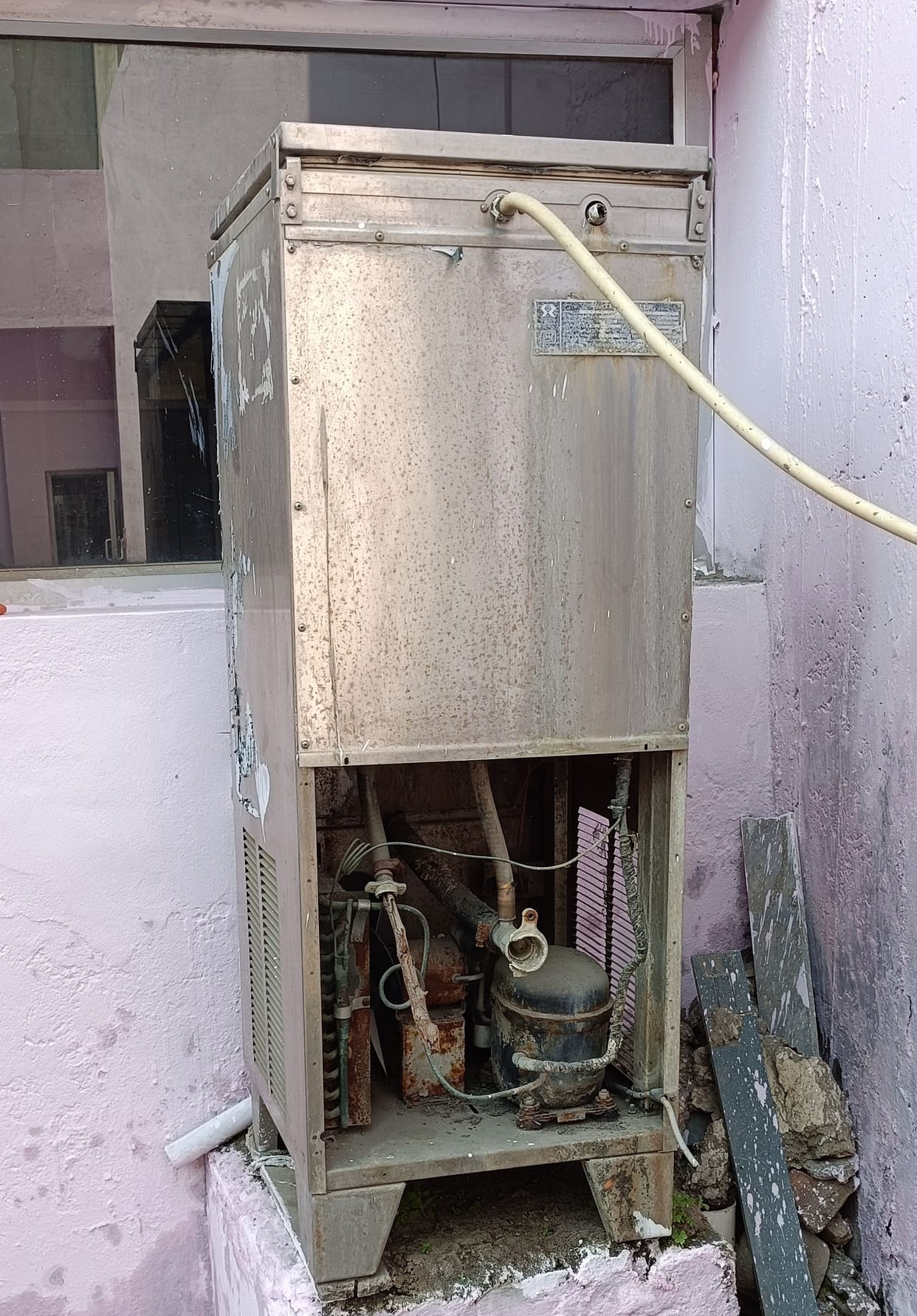 Water cooler lying broken in front of the lab in Civil Hospital.