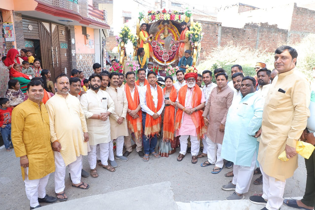 Devotees danced to the hymns in Baba Khatu Shyam's Nishan Yatra.