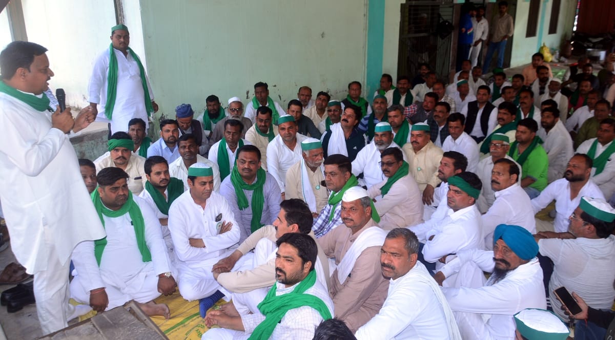 Workers should not participate in the campaign of any political party: Tikait