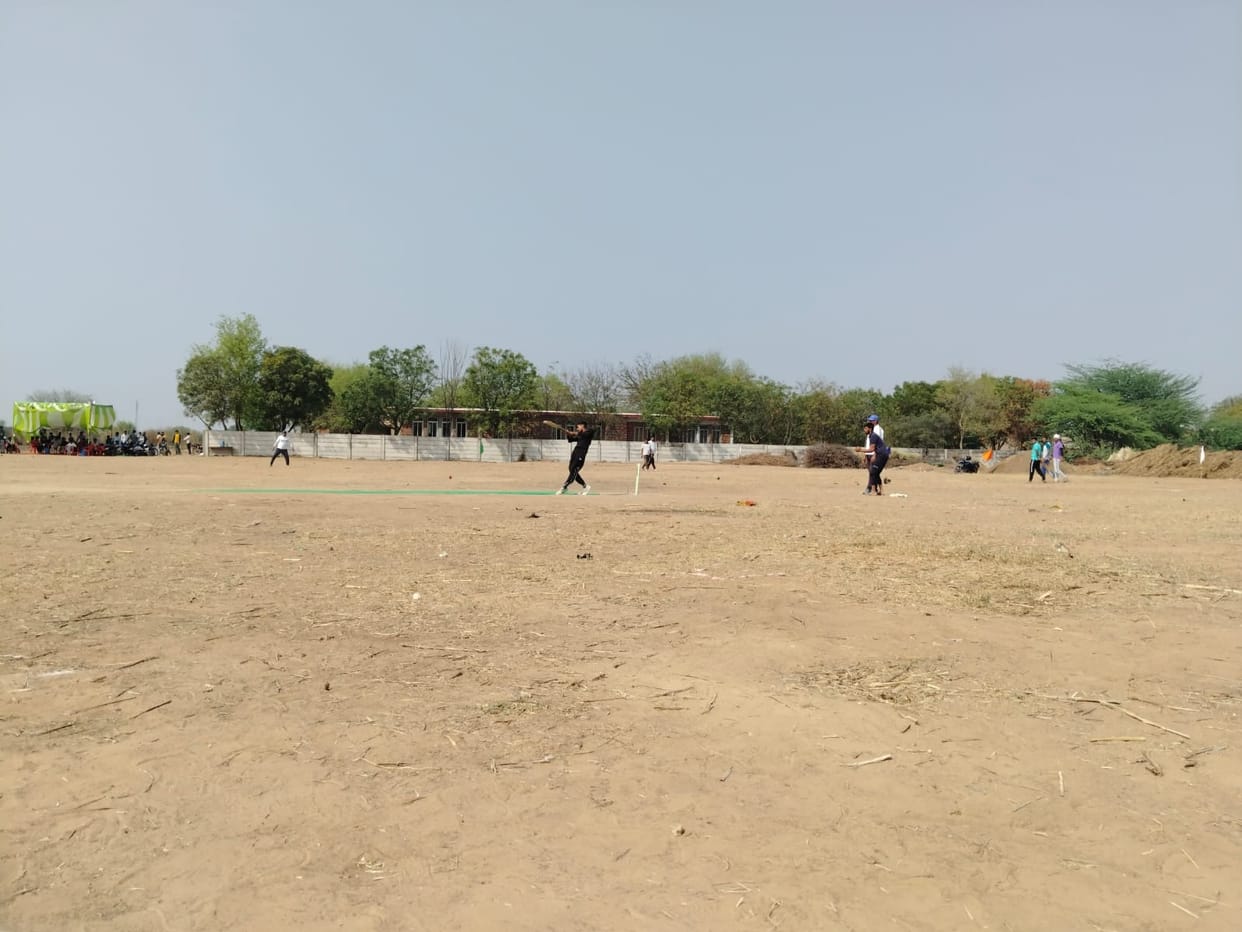 Mohalla Mahachan Mahendragarh's team defeated Pawan Mahendragarh's team by 64 runs.