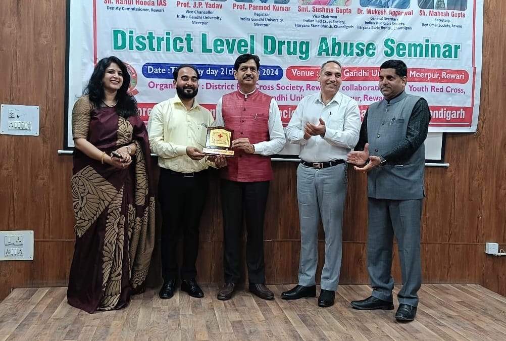 One should stay away from ideological intoxication: Prof. Pramod