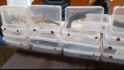 Muzaffarnagar: Mini pistol manufacturing factory caught, four miscreants arrested in encounter, two shot