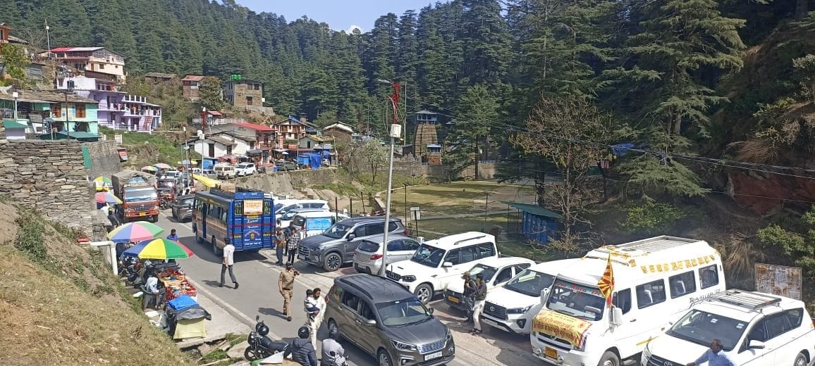 Almora News: Crowd of devotees gathered in Jageshwar Dham