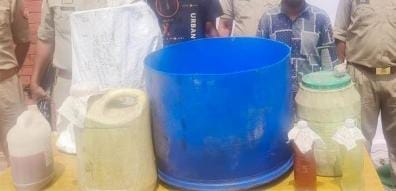 Saharanpur: Illegal liquor factory busted at a house; five arrested, including two women