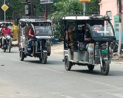 ई-रिक्शा । संवाद