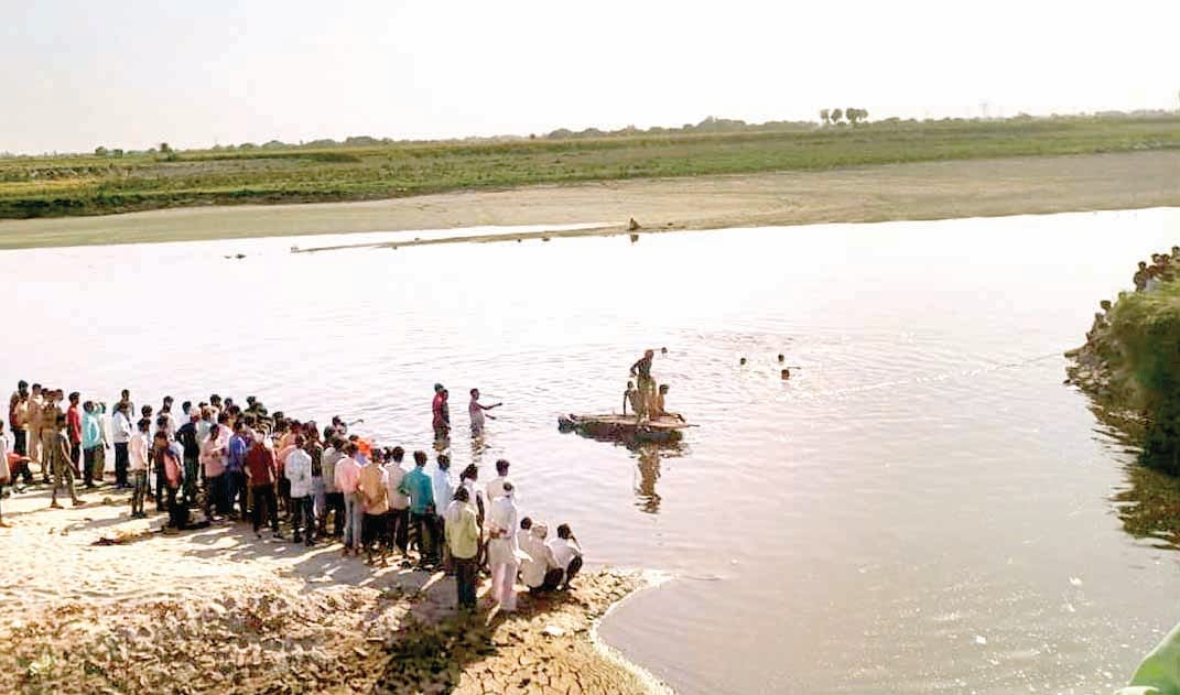 Two friends drowned while bathing in Yamuna in Mathura one died second missing