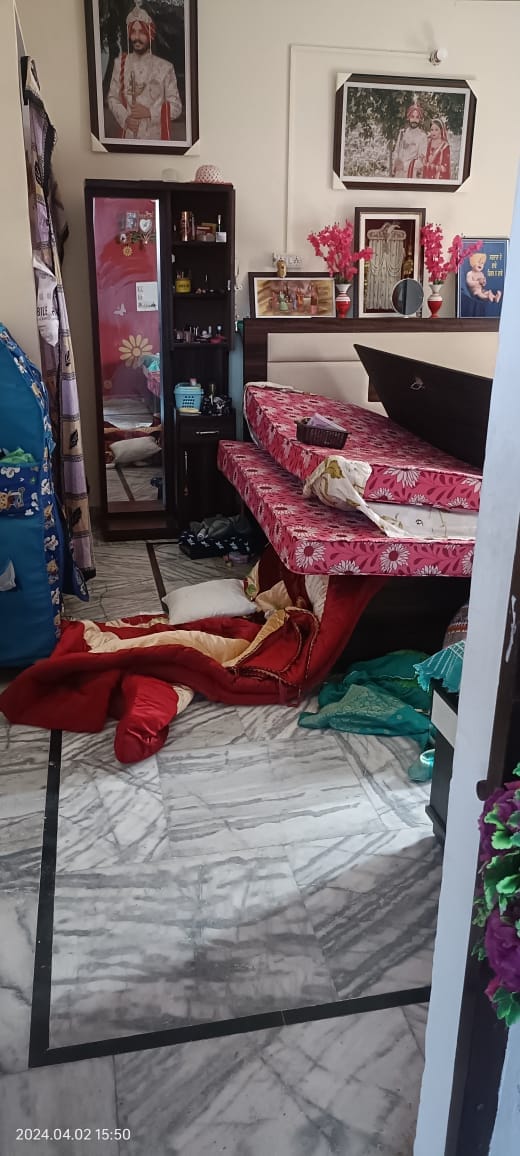 Thieves entered the house in broad daylight and stole jewelery and cash worth thousands of rupees.