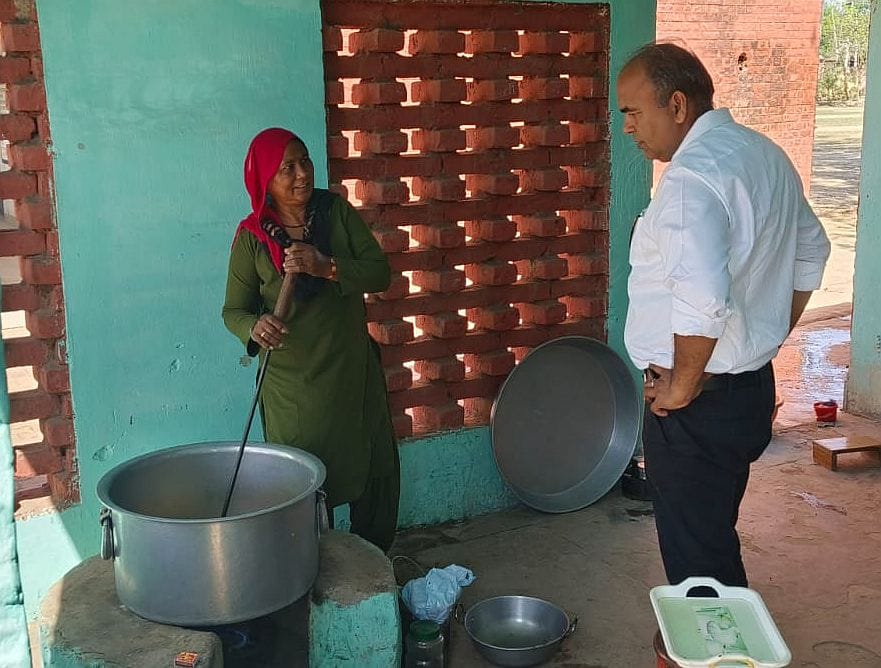 SDM visited and tested the quality of mid-day meal