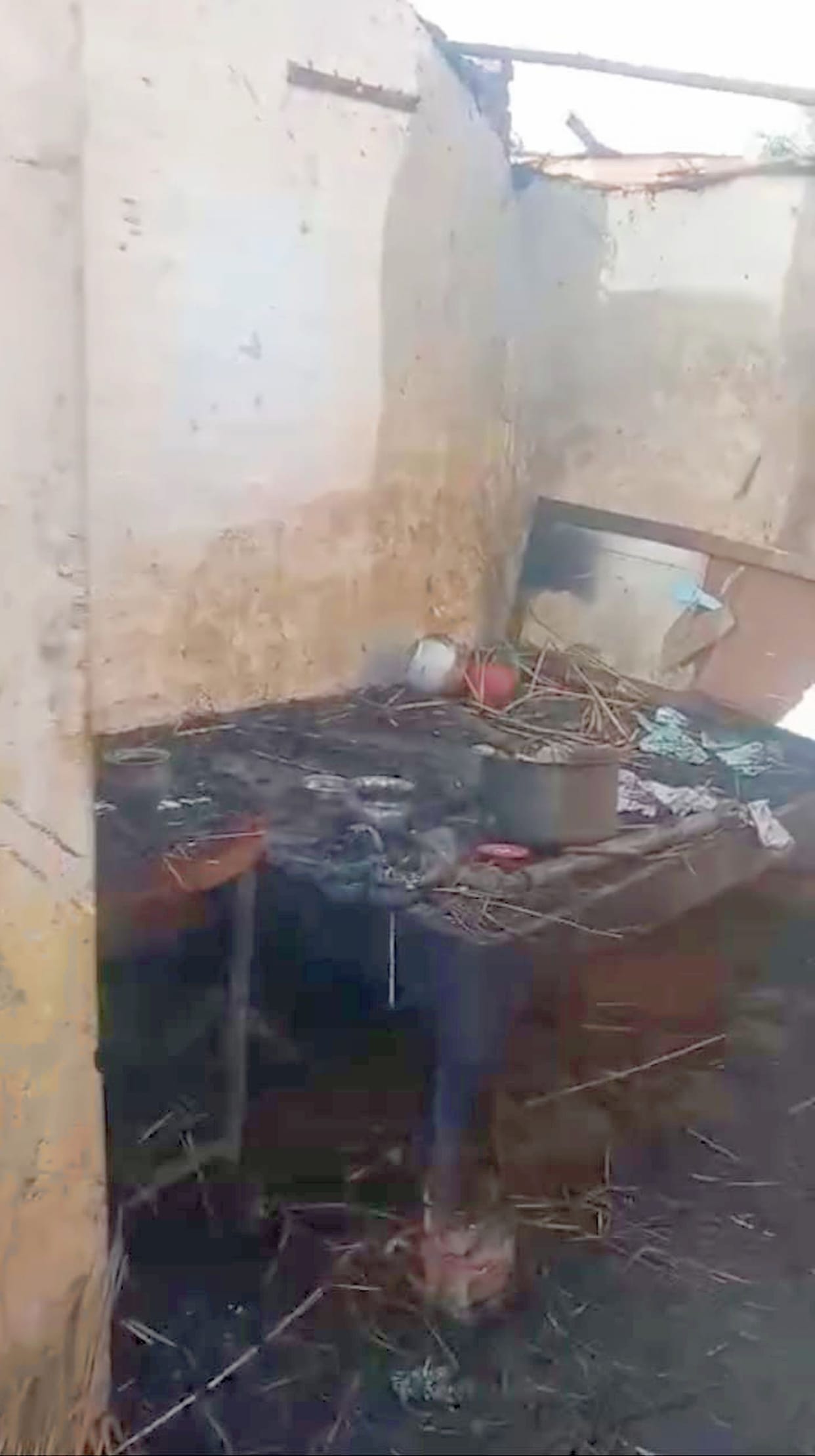 Fire broke out in a hut like house, family narrowly escaped