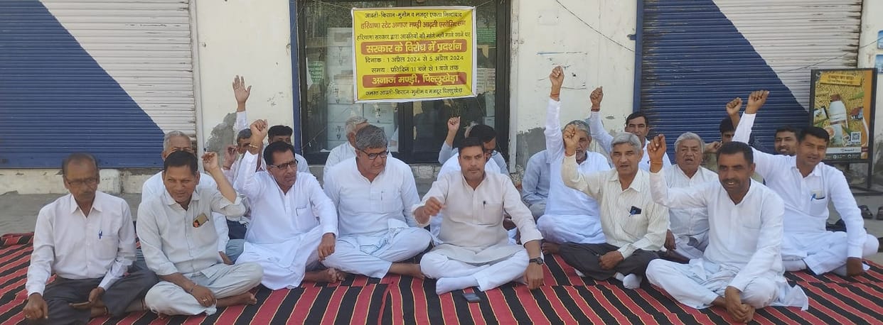 Brokers staged a protest against the wrong policies of the government