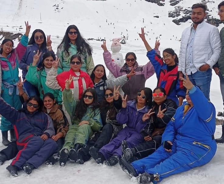 Tourist fair from tourist city Manali to Lahaul