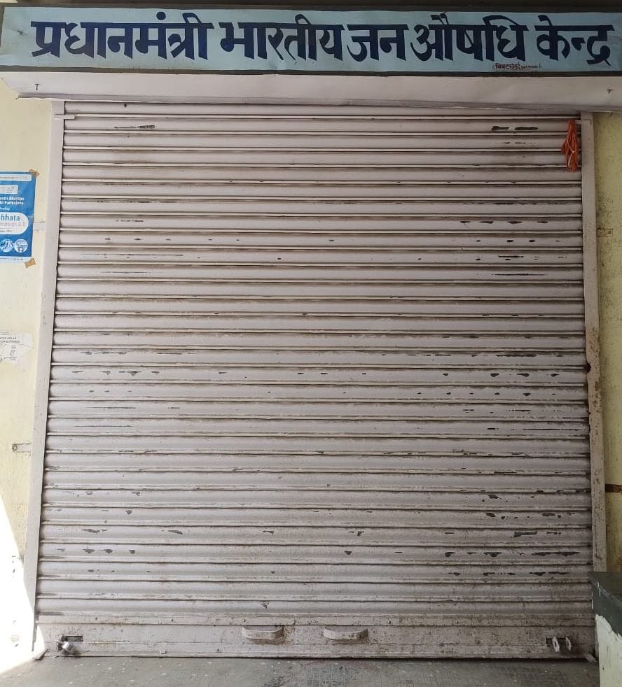 The lock hanging on Jan Aushadhi Center could not be opened
