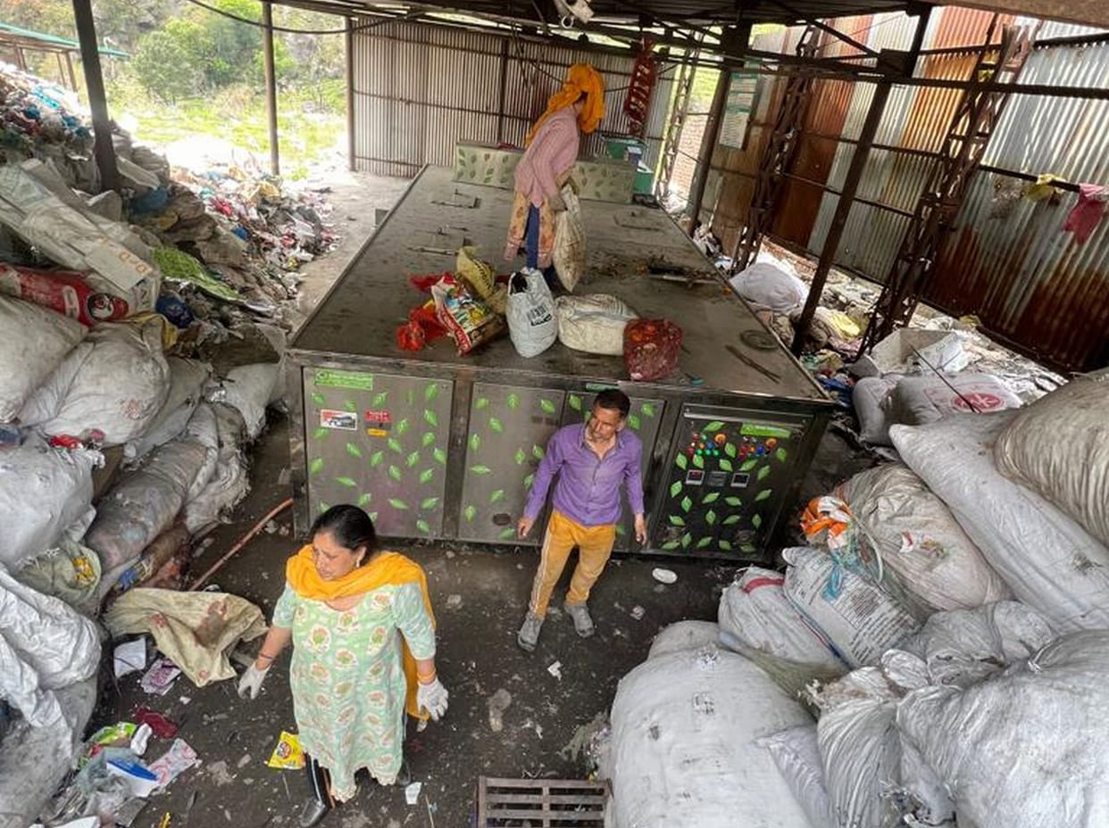 Ruckus in garbage plant, person said - Garbage thrown on private land, NPP claimed it as its land