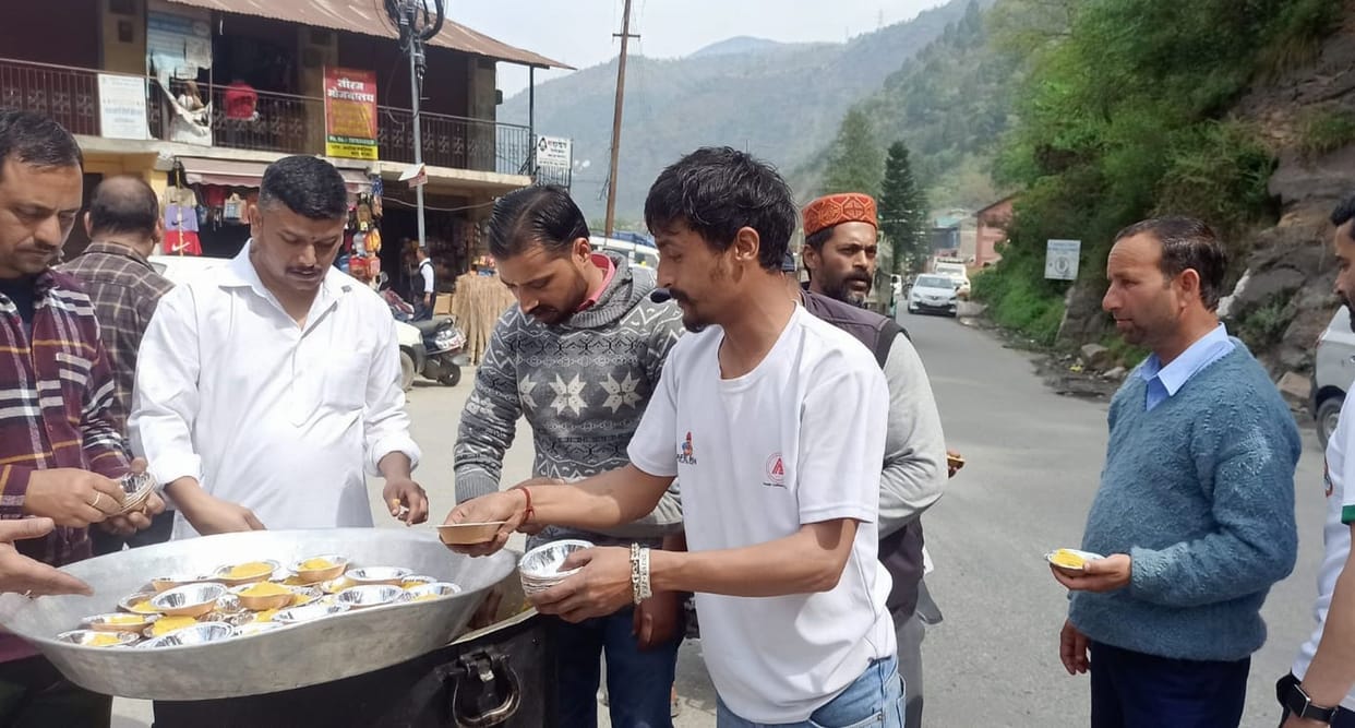 Mahadev Taxi Union Balu distributed Prasad