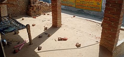 stray cattle created ruckus in Agra stone pelting 12 injured including three women