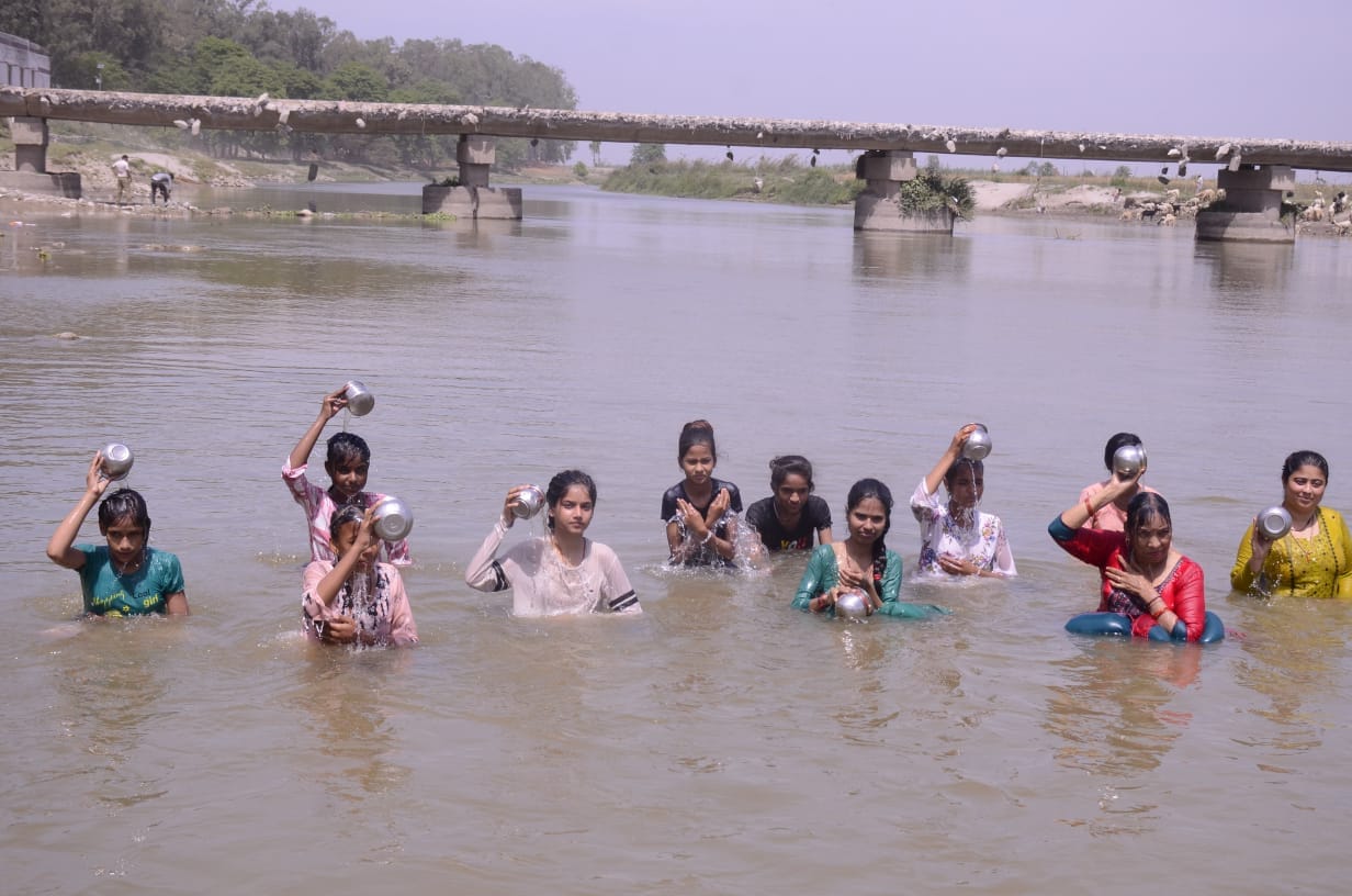 There is no water in Ban Ganga, devotees had to take bath with a pot.