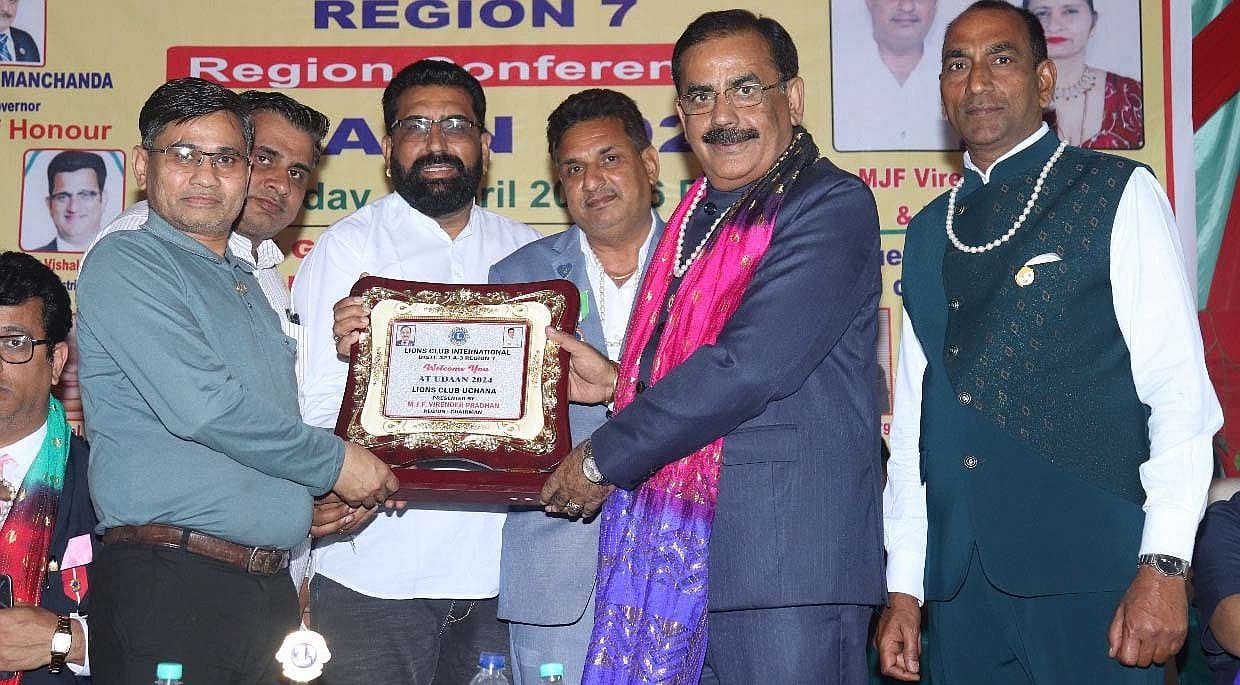 Received honor for doing social service work