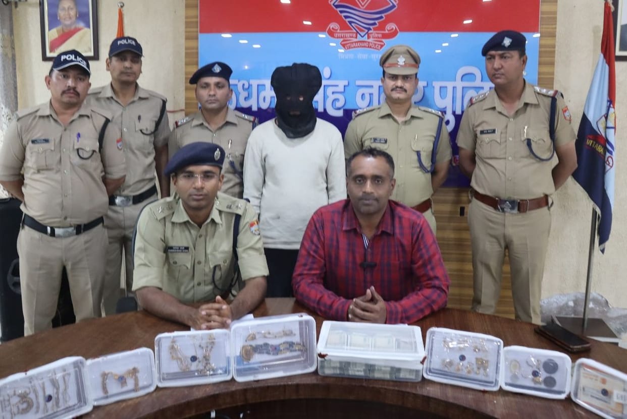 Three people in car caught with Rs 33 lakh