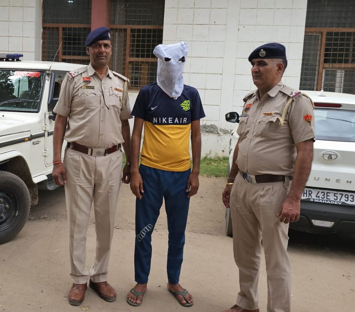 Murder accused husband caught: Due to argument, he attacked with a crowbar, thought he was dead and ran away