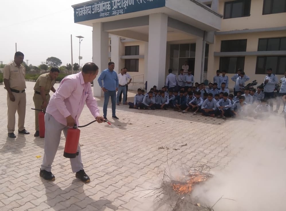 Fire department trained students to extinguish fire
