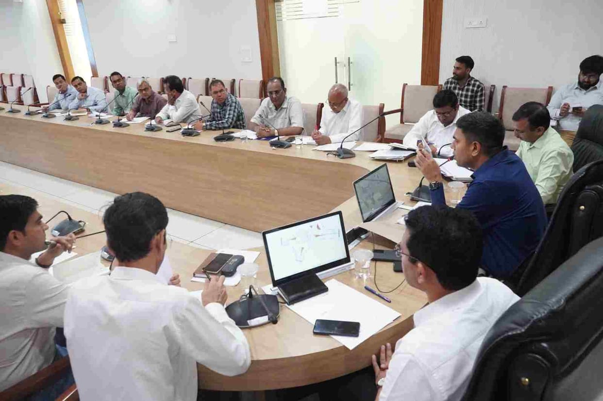 Officials who are lax in self-verification of property ID will be punished