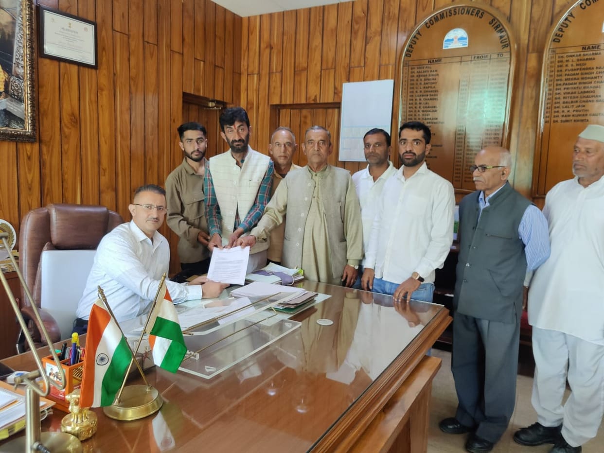 renuka dam association give memorandum to dc sirmour