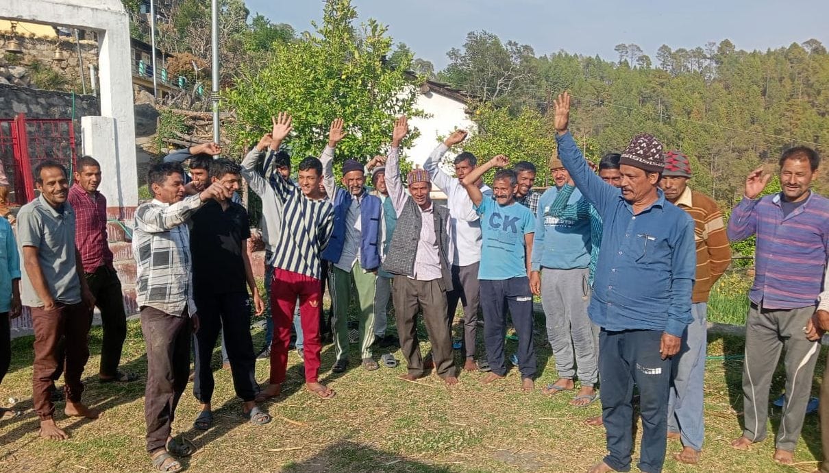 Demonstration of villagers of Jogabasan, Batulia, Paras villages for road