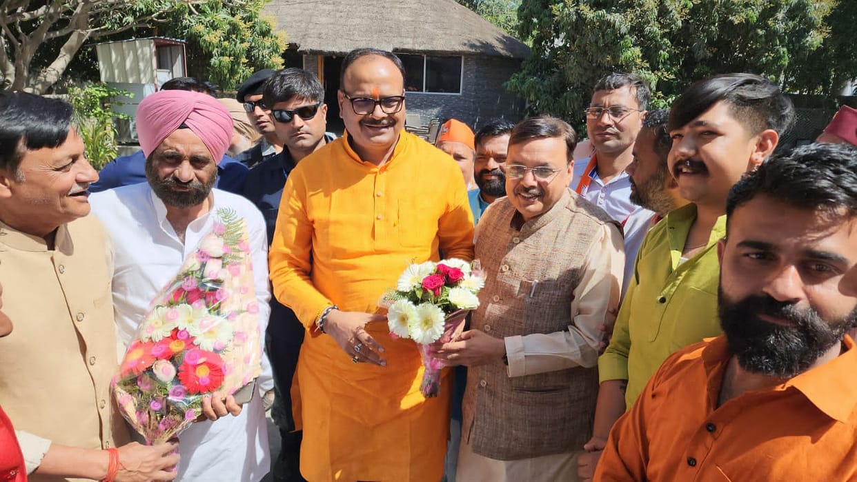 UP Deputy CM Brijesh Pathak reached Shukla Farm