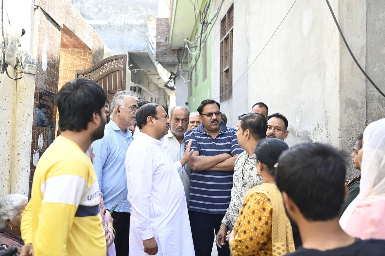 Cracks in 50 houses in Kot Mohalla, victims demand compensation