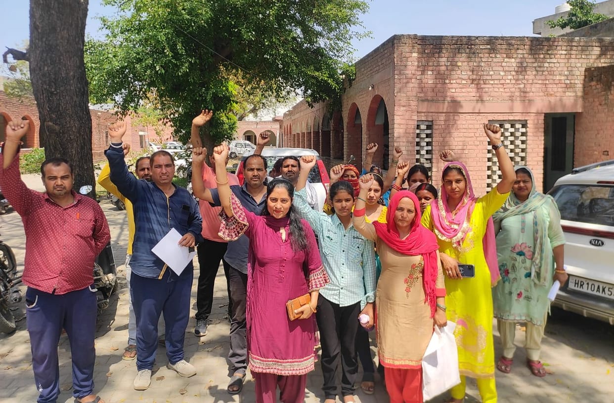 Parents demonstrated against the arbitrariness of private schools
