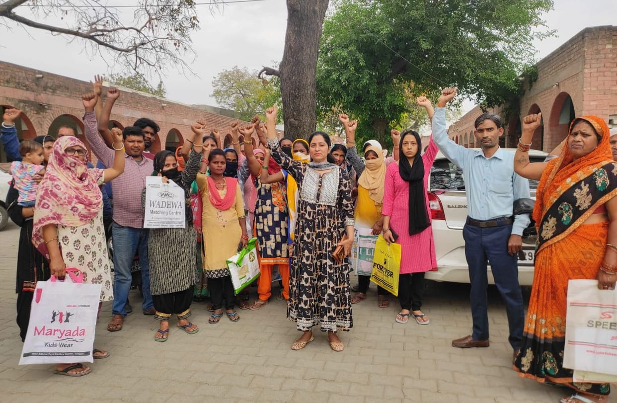 Many private schools are becoming a hindrance in admission under RTE, parents demonstrated