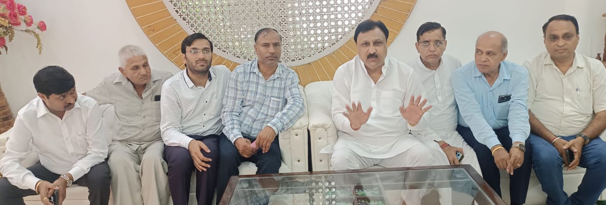 Expressed anger over reducing the commission of commission agents