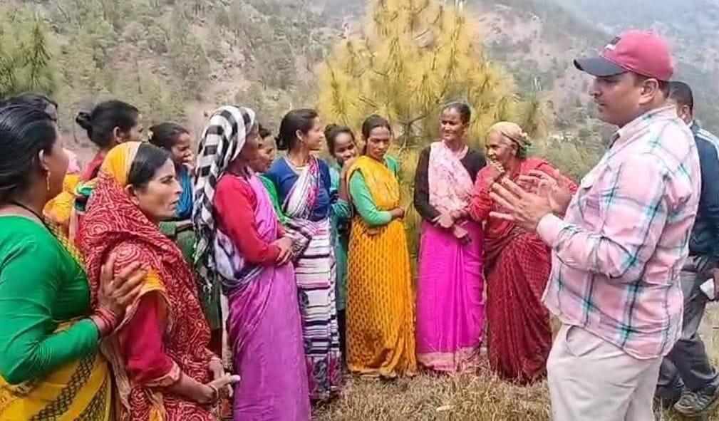 Team reached Mattioli to convince for voting, villagers adamant on boycott demanding road construction