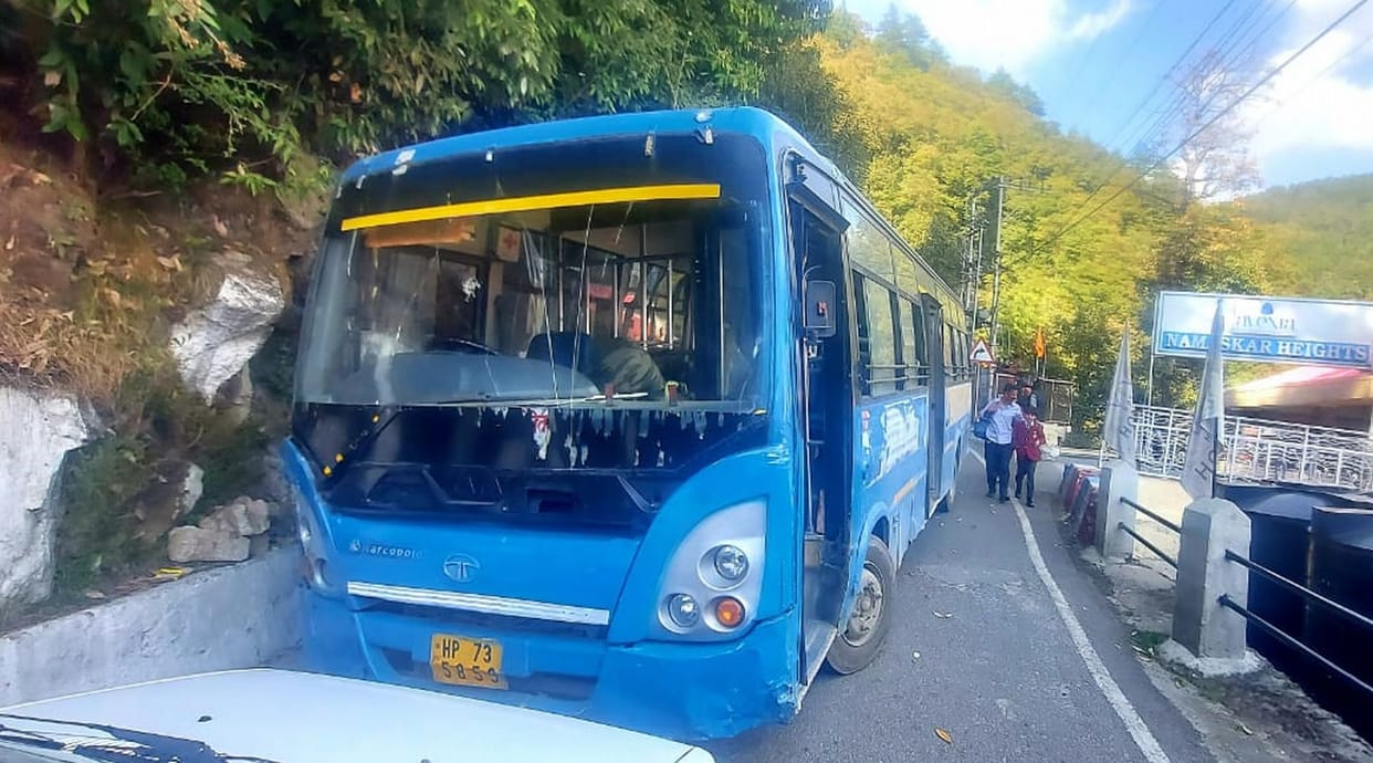 Bus broke down in the middle of the road, Dalhousie-Khajjiar road remained closed for eight hours