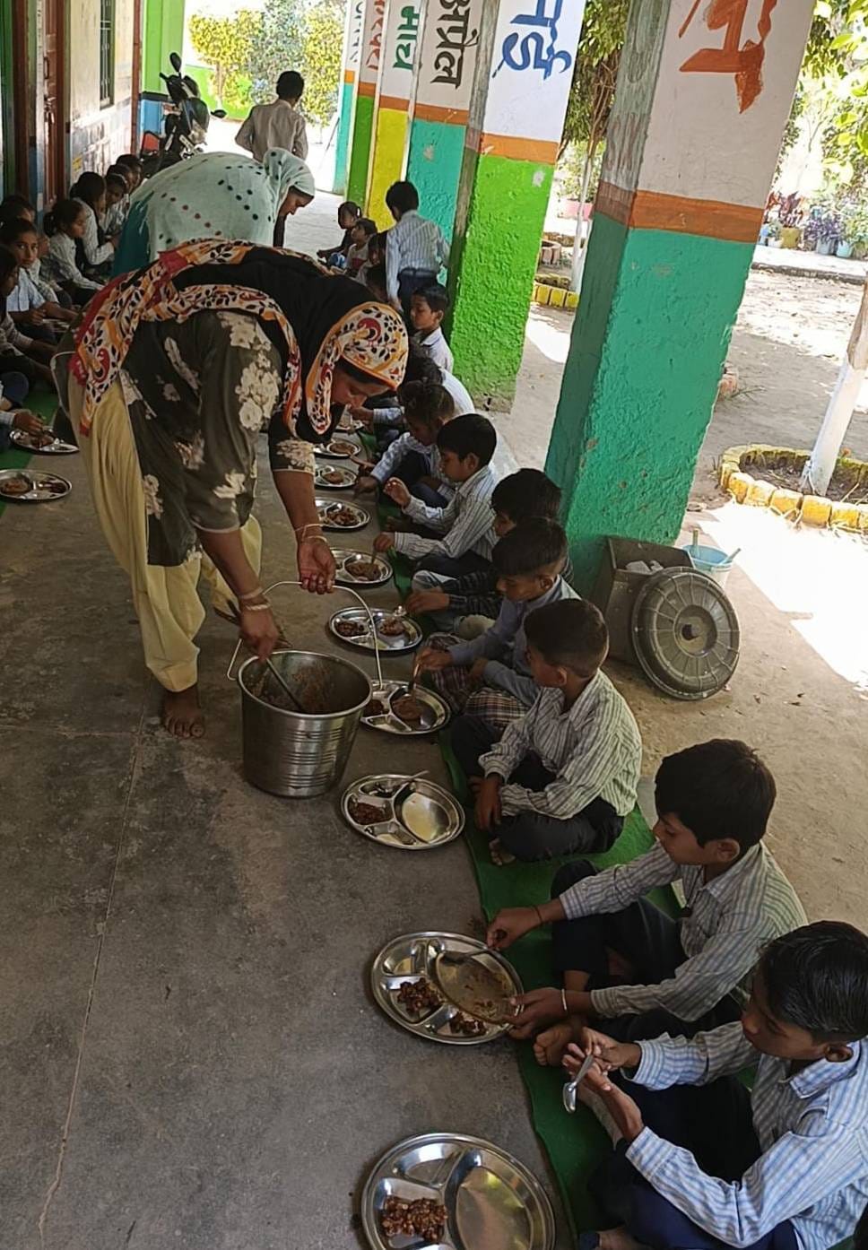 Order to prepare mid-day meal on gas stove, no furnace for making bread in government schools