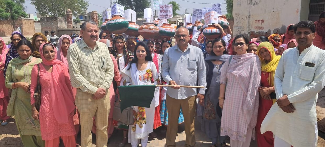 Women in Haryanvi attire of Daman-Kurta and placing pots on their heads with voting slogans appealed to vote with folk songs.
