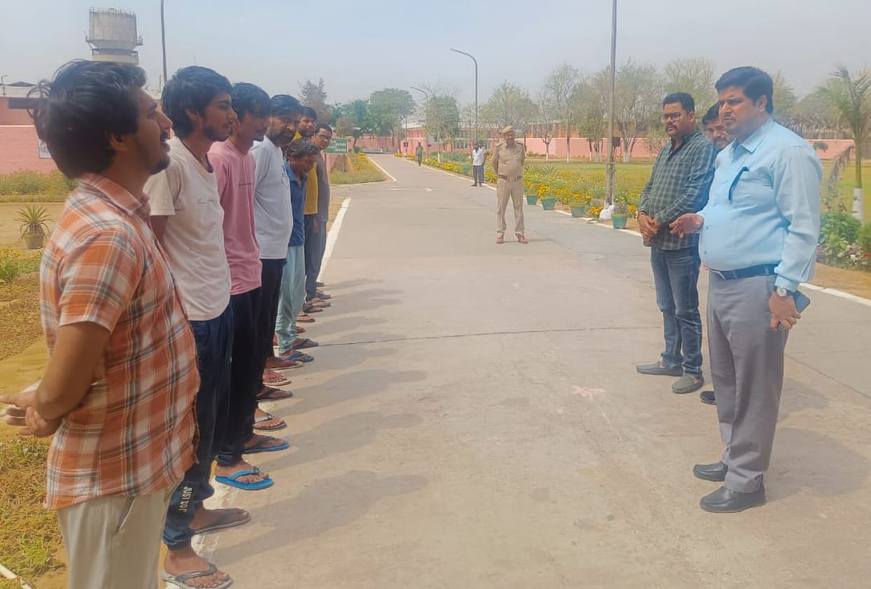 CJM inspected the jail and learned about the problems of the prisoners.