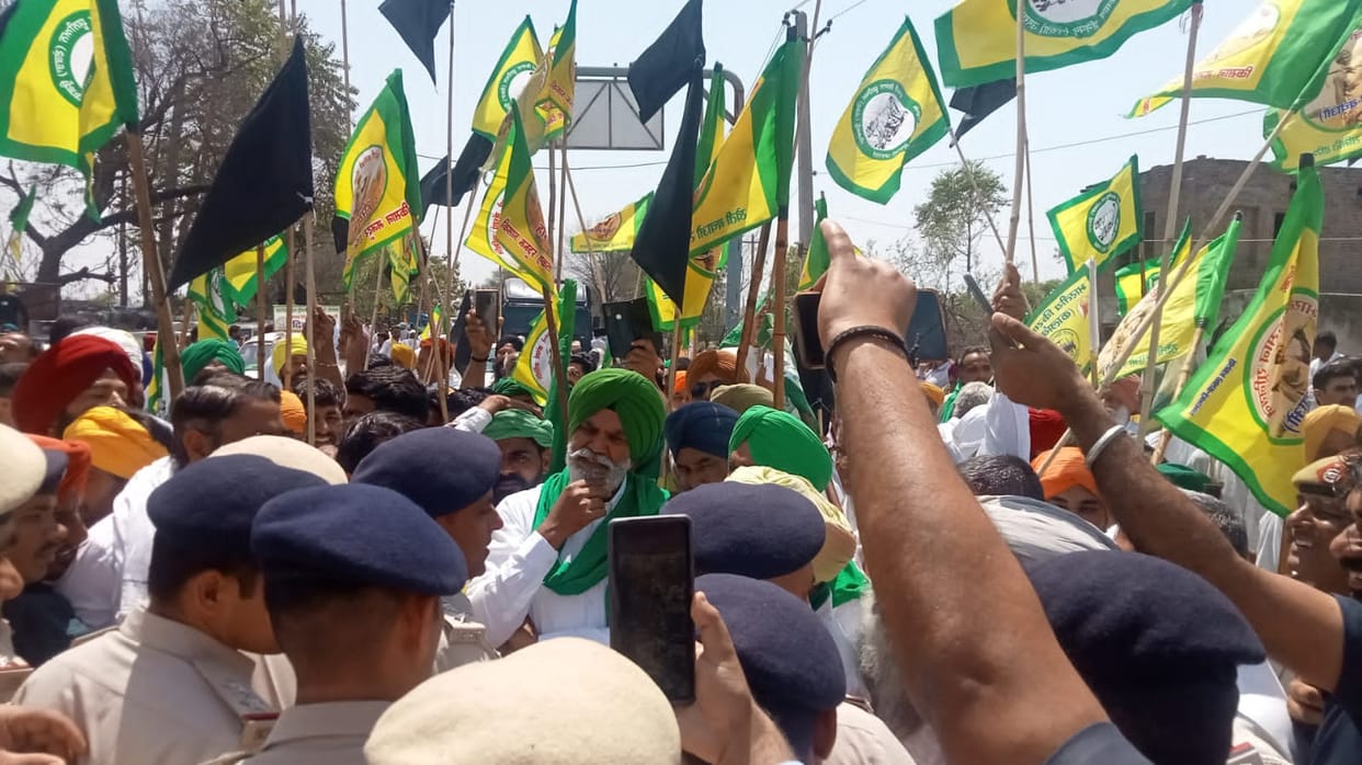 Farmer organizations protested against the Chief Minister, police detained 175 farmers