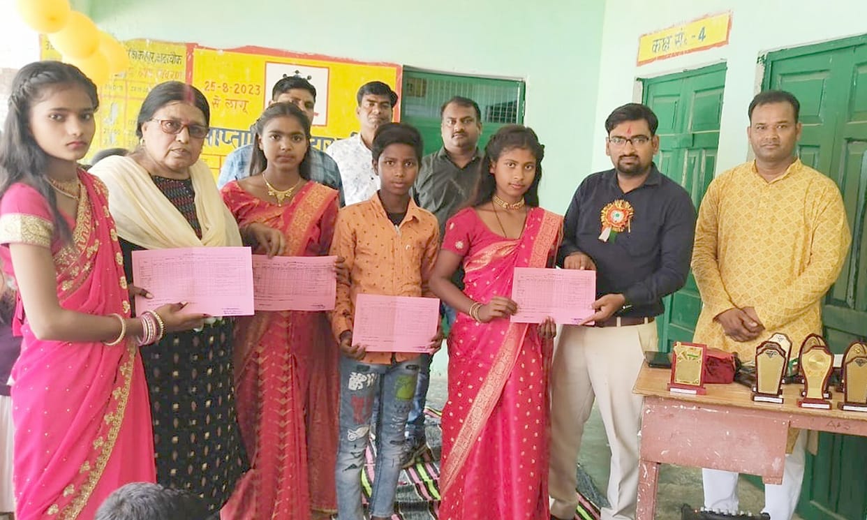 Students rewarded for good marks in class
