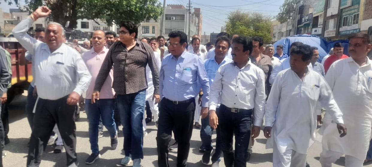 Brokers went on strike and took out their anger march in the market, private buying stopped, tokens reduced by 60 percent