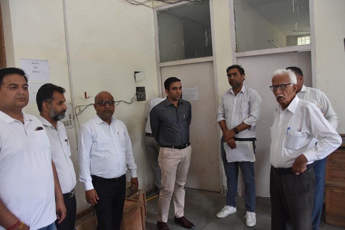 There should be better security arrangements in EVM, VVPAT warehouse: Dr. Manoj Kumar