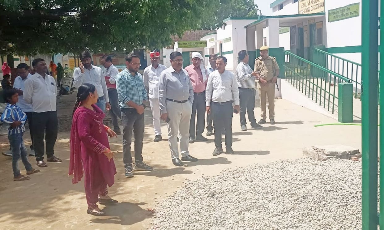 DM went out to see the polling booth, became strict on the water problem