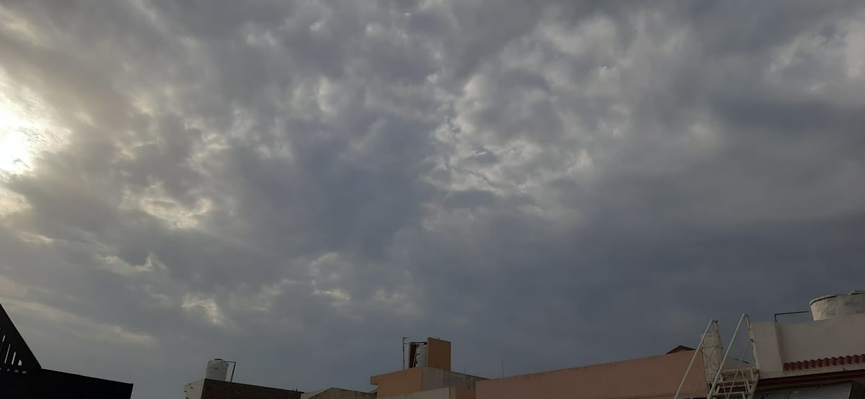 Weather changed in Agra clouds covered in the afternoon possibility of light drizzle